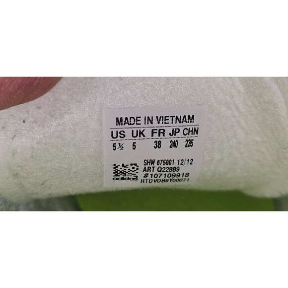 Adidas Gazelle Kid's Sneaker's size 5.5 - Picture 7 of 8